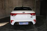 Белый Kia Rio 1.6 AT (123 л.с.) 2019 фото 6