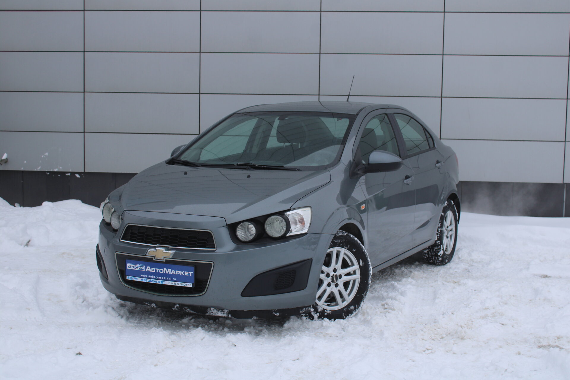 Серый Chevrolet Aveo 1.6 MT (115 л.с.) 2013
