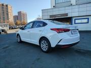 белый Hyundai Solaris 1.6 AT (123 л.с.) 2022 фото 2