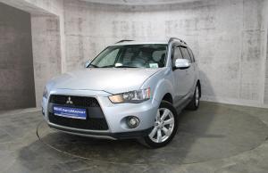 Серебряный Mitsubishi Outlander 2.4 CVT (170 л.с.) 4WD 2011