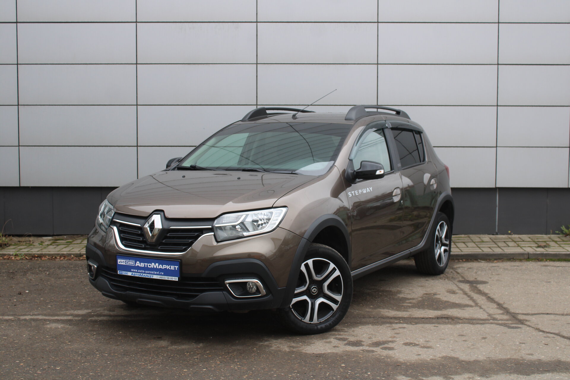Коричневый Renault Sandero Stepway 1.6 CVT (113 л.с.) 2018