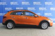 оранжевый Kia Rio X 1.6 AT (123 л.с.) 2022 фото 2