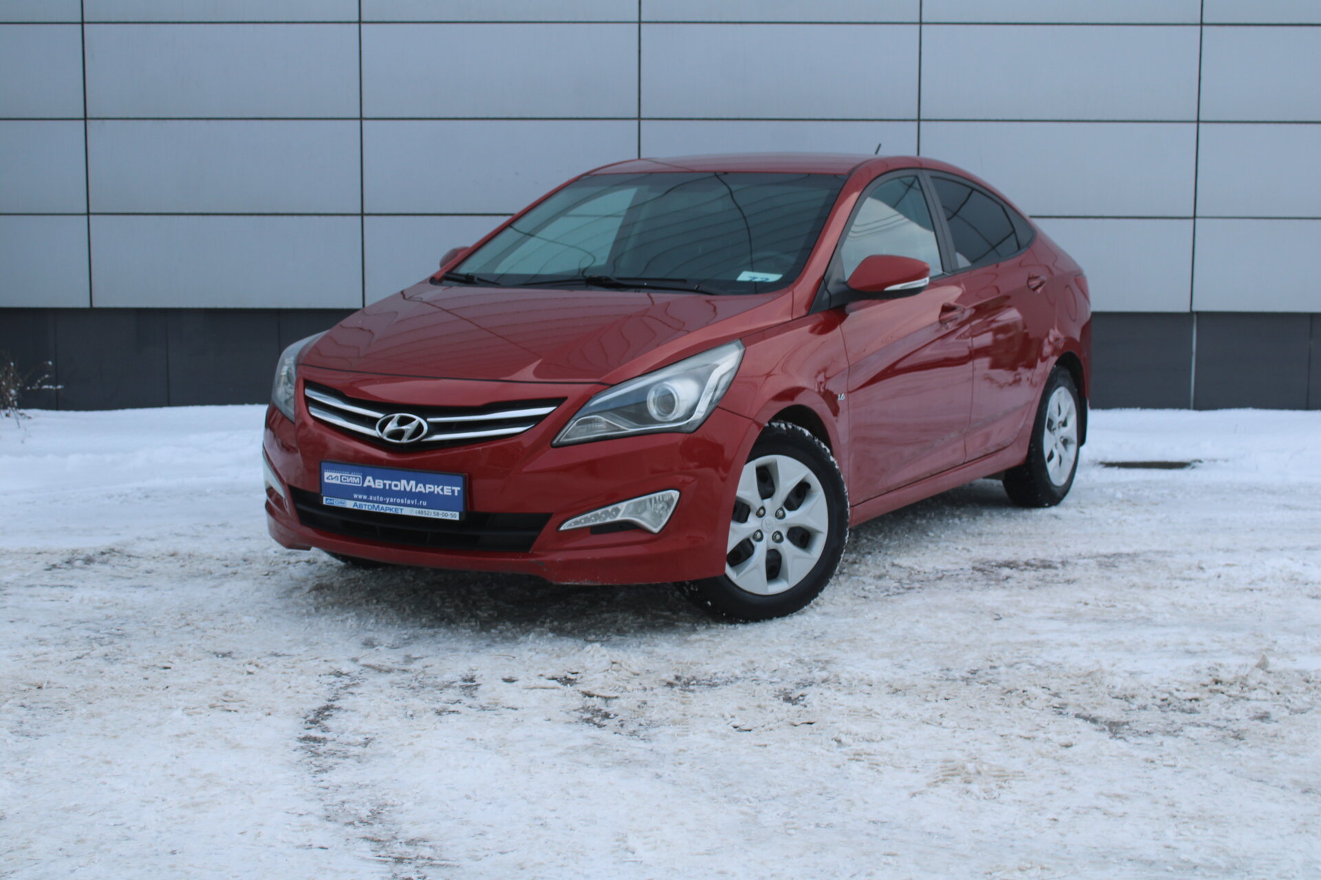 Красный Hyundai Solaris 1.6 AT (123 л.с.) 2015