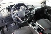 Серый Volkswagen Tiguan 2.0 AMT (180 л.с.) 4WD 2021 фото 9