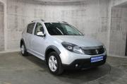 Серебряный Renault Sandero Stepway 1.6 MT (84 л.с.) 2014 фото 2