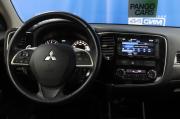 белый Mitsubishi Outlander 2.4 CVT (167 л.с.) 4WD 2013 фото 12