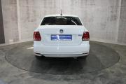 Белый Volkswagen Polo 1.6 MT (110 л.с.) 2017 фото 6