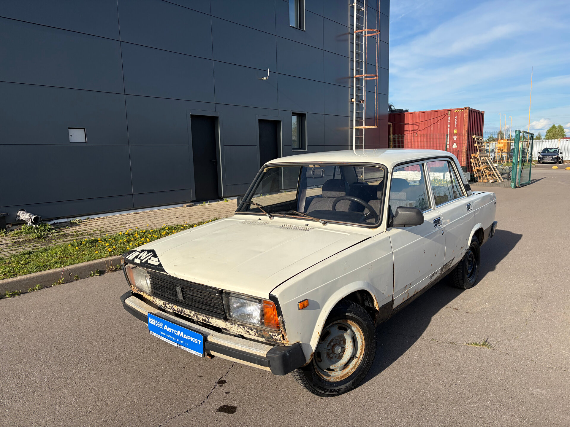 Белый Lada (ВАЗ) 2105 1.5 MT (71 л.с.) 1999