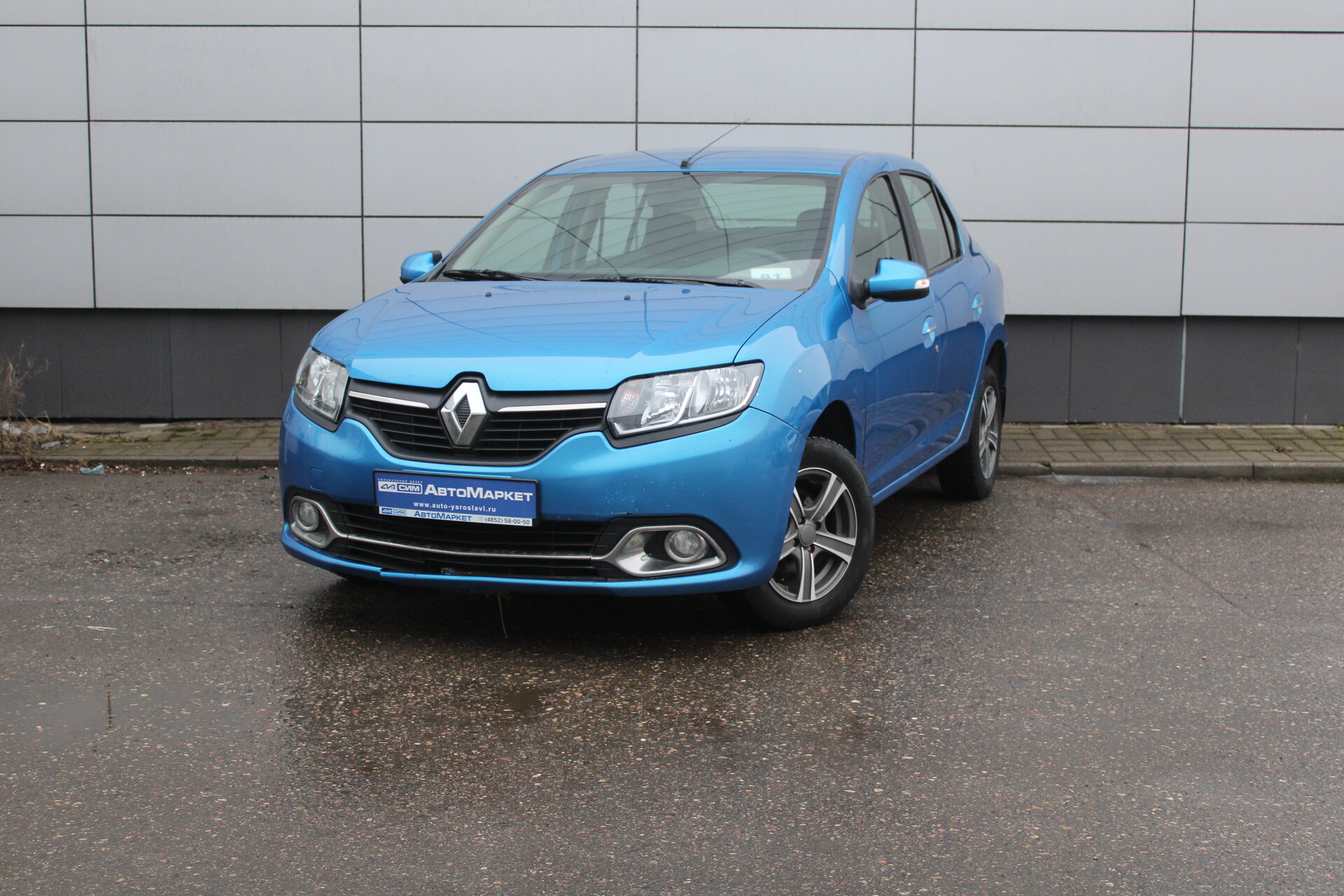 Синий Renault Logan 1.6 MT (102 л.с.) 2014