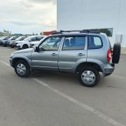 Серый Chevrolet Niva 1.7 MT (80 л.с.) 4WD 2016 фото 7