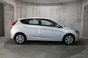 Серебряный Hyundai Solaris 1.4 MT (107 л.с.) 2016 фото 3