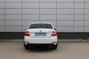 Белый Skoda Octavia 1.6 AT (110 л.с.) 2019 фото 6