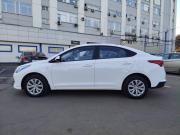 белый Hyundai Solaris 1.6 AT (123 л.с.) 2022 фото 1