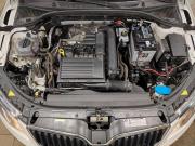 белый Skoda Octavia 1.2 MT (105 л.с.) 2013 фото 7