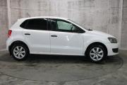 Белый Volkswagen Polo 1.2 MT (70 л.с.) 2009 фото 3