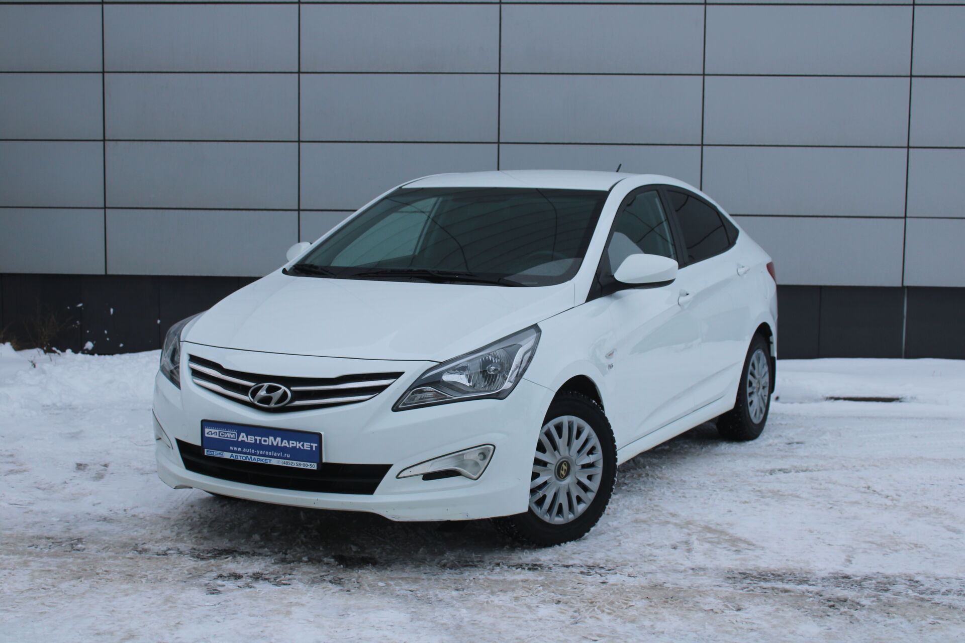 Белый Hyundai Solaris 1.6 MT (123 л.с.) 2016