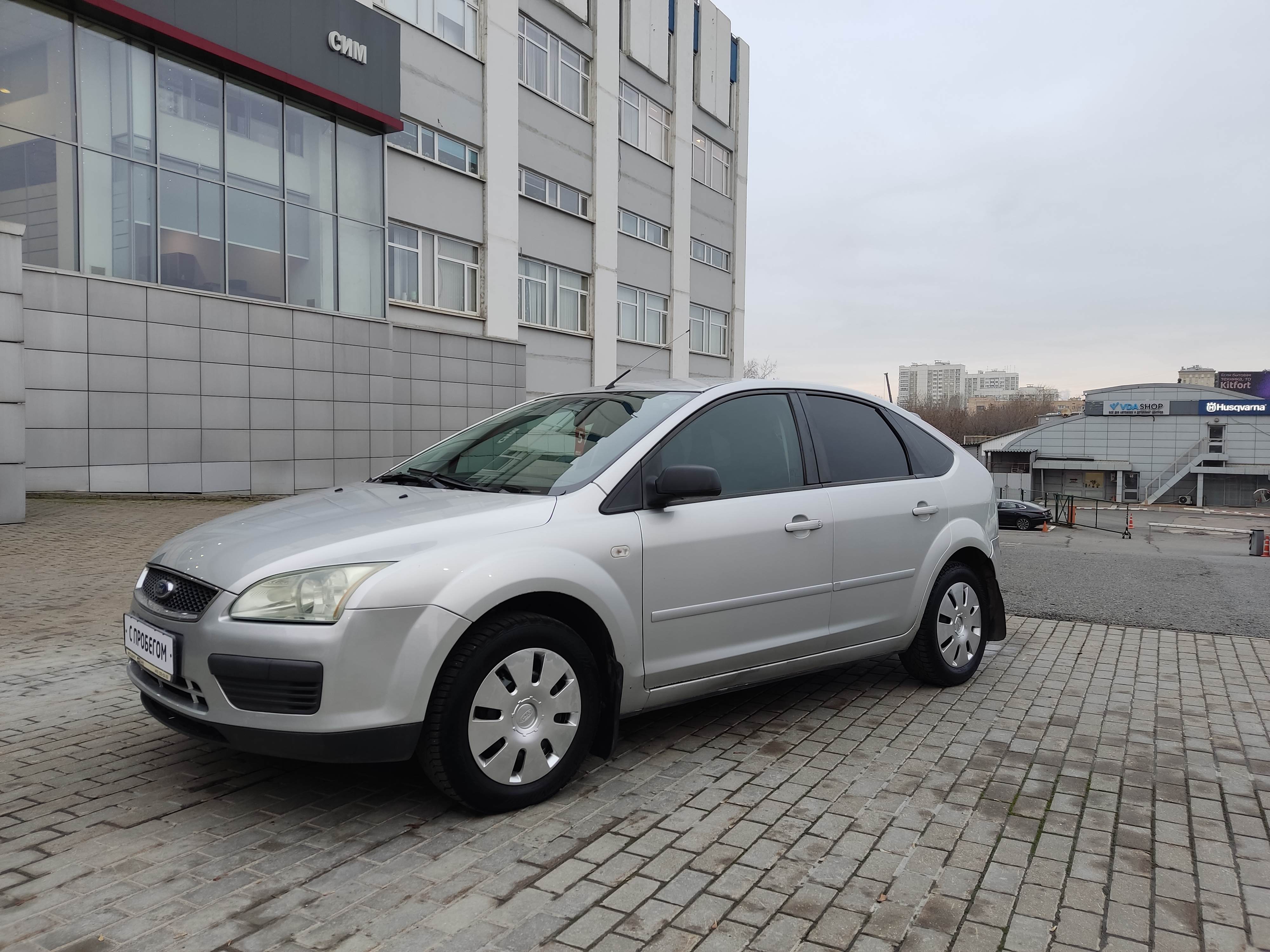 серебряный Ford Focus 1.8 MT (125 л.с.) 2006