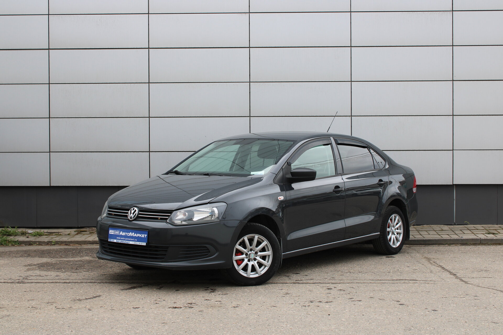 Серый Volkswagen Polo 1.6 MT (105 л.с.) 2010