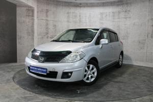 Серебряный Nissan Tiida 1.8 MT (126 л.с.) 2008