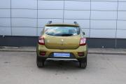 Зеленый Renault Sandero Stepway 1.6 MT (82 л.с.) 2015 фото 6