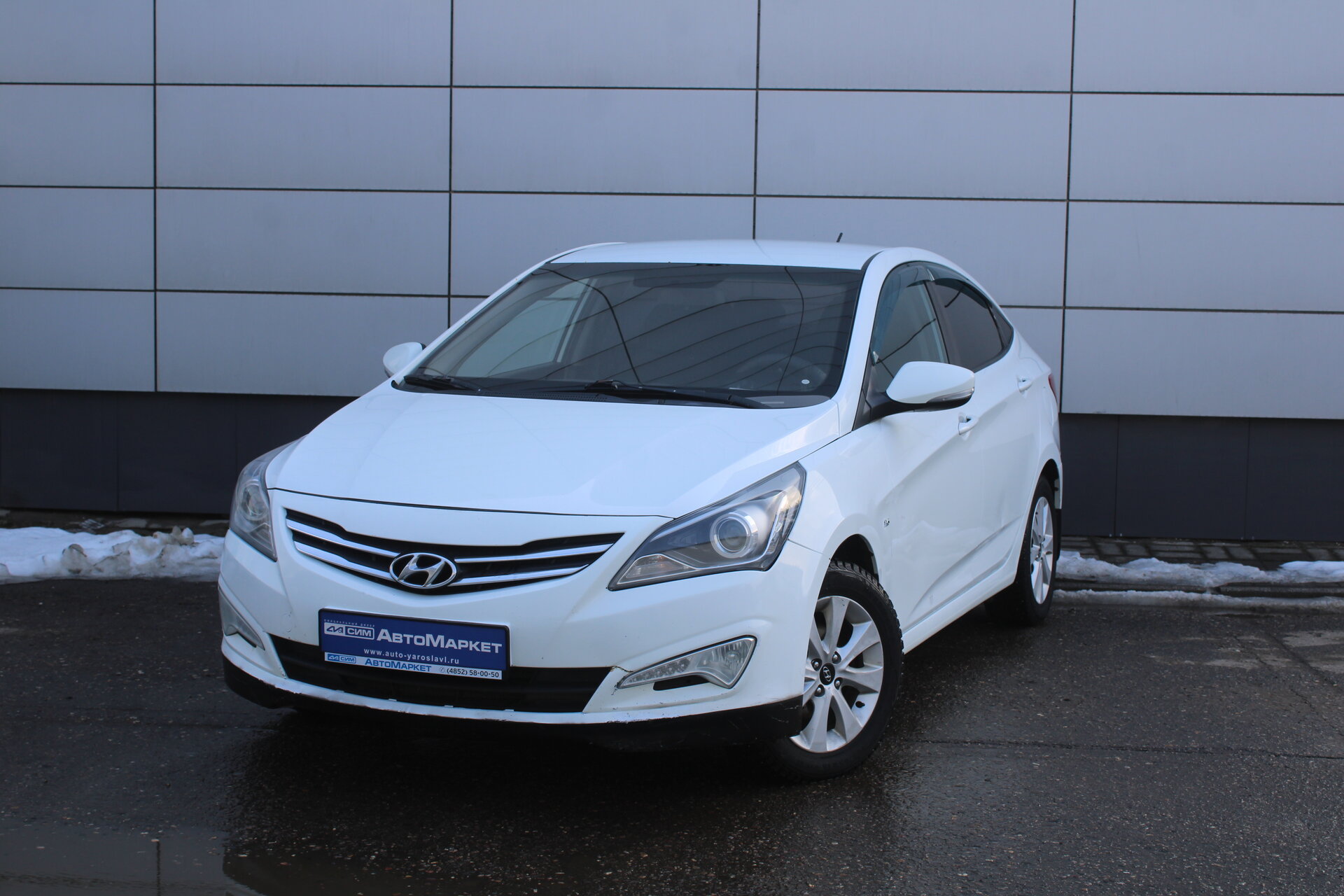 Белый Hyundai Solaris 1.6 MT (123 л.с.) 2016