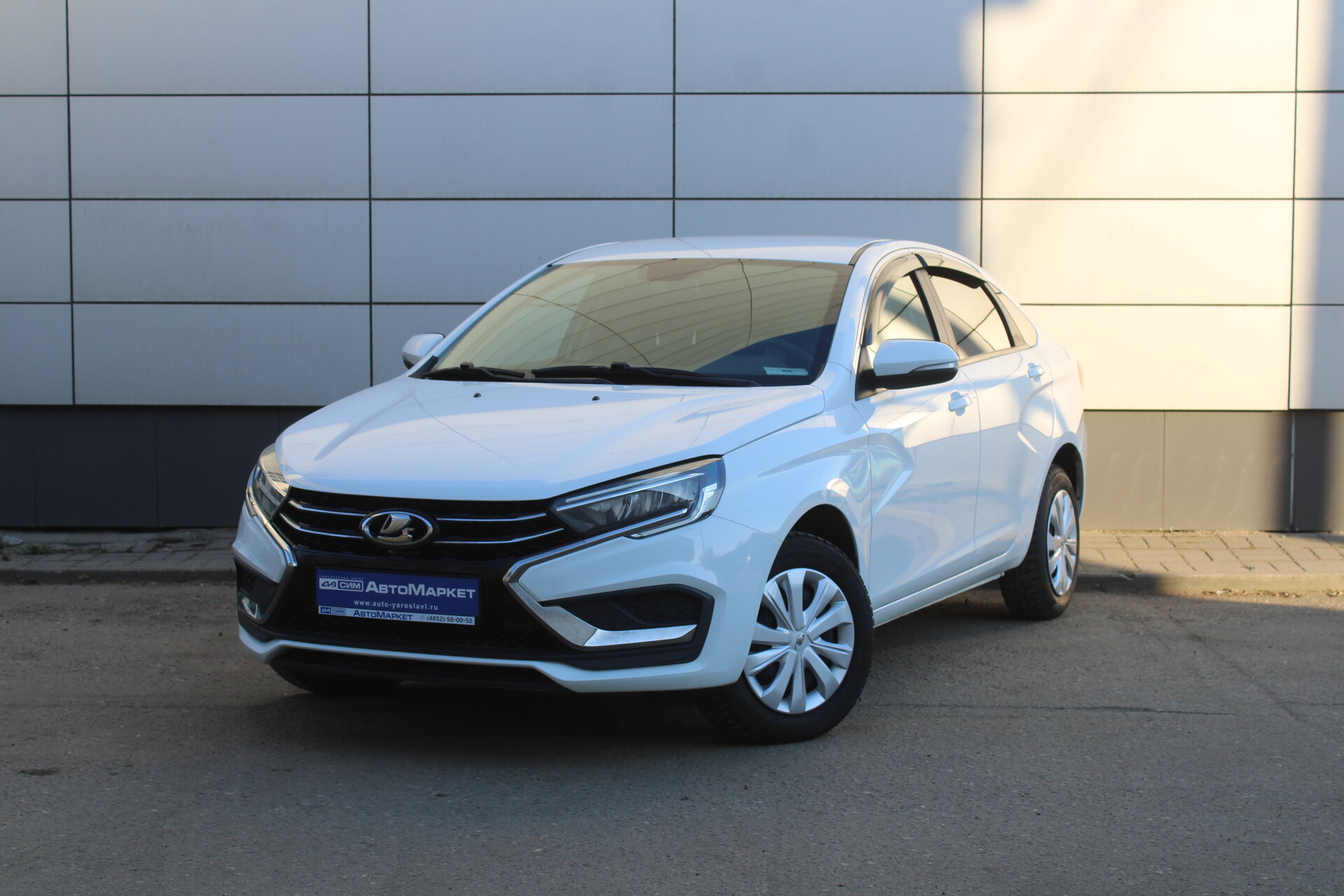 Белый Lada (ВАЗ) Vesta 1.6 MT (106 л.с.) 2024