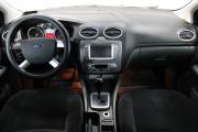 Красный Ford Focus 2.0 AT (145 л.с.) 2008 фото 8