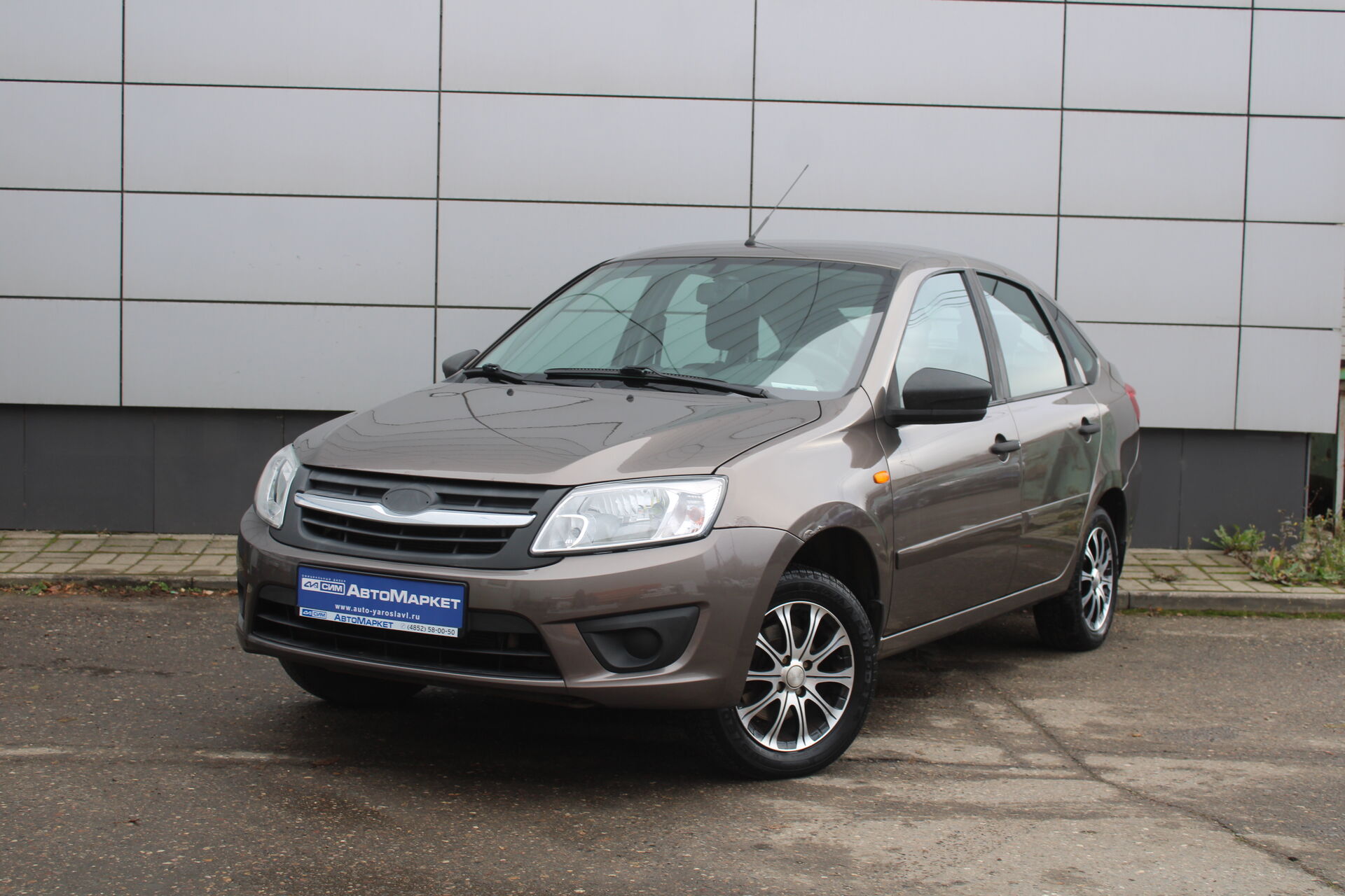 Коричневый Lada (ВАЗ) Granta 1.6 MT (106 л.с.) 2016