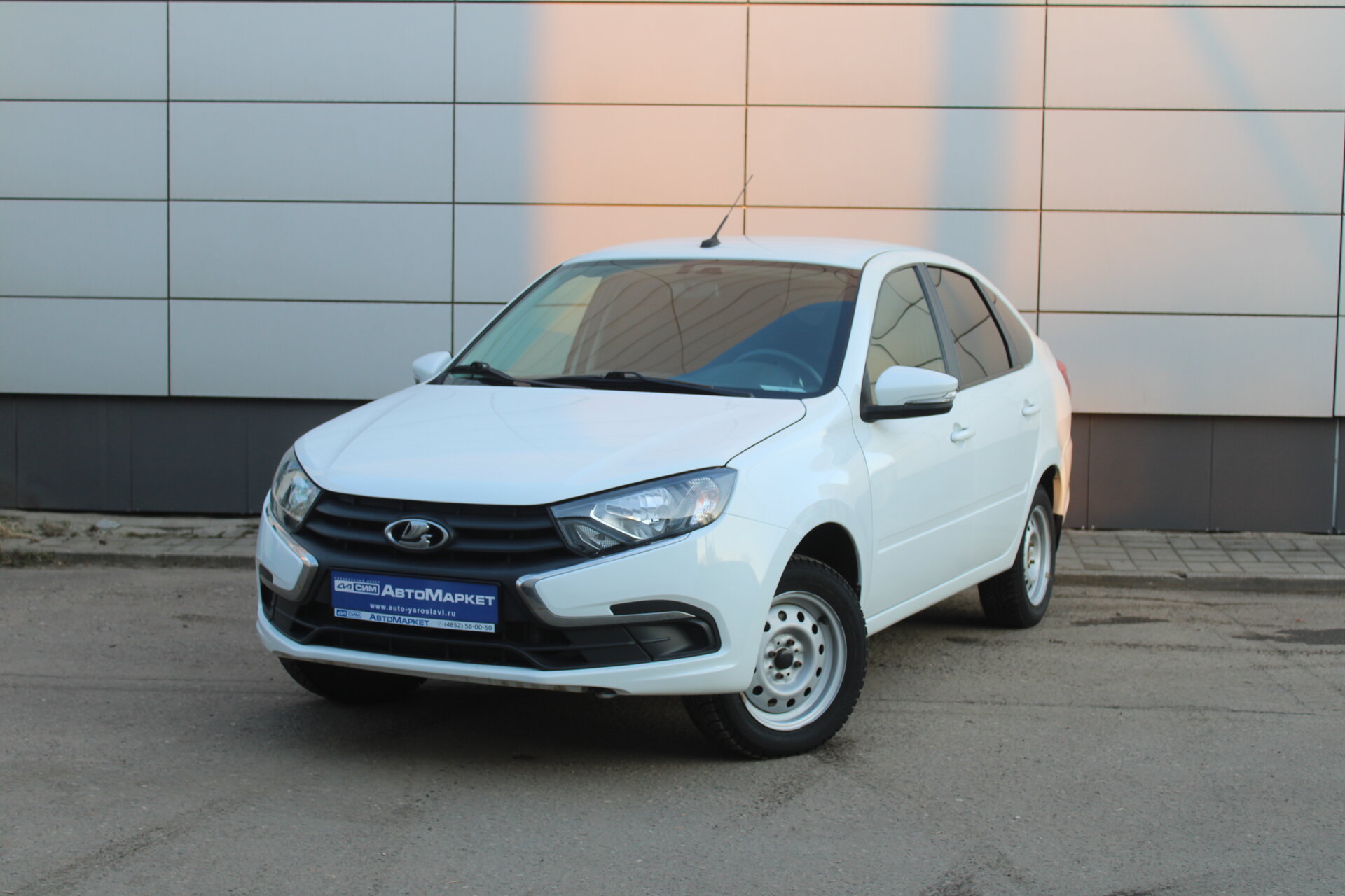 Белый Lada (ВАЗ) Granta 1.6 MT (106 л.с.) 2024