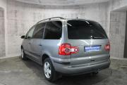 Серый Volkswagen Sharan 2.0d MT (140 л.с.) 2008 фото 7