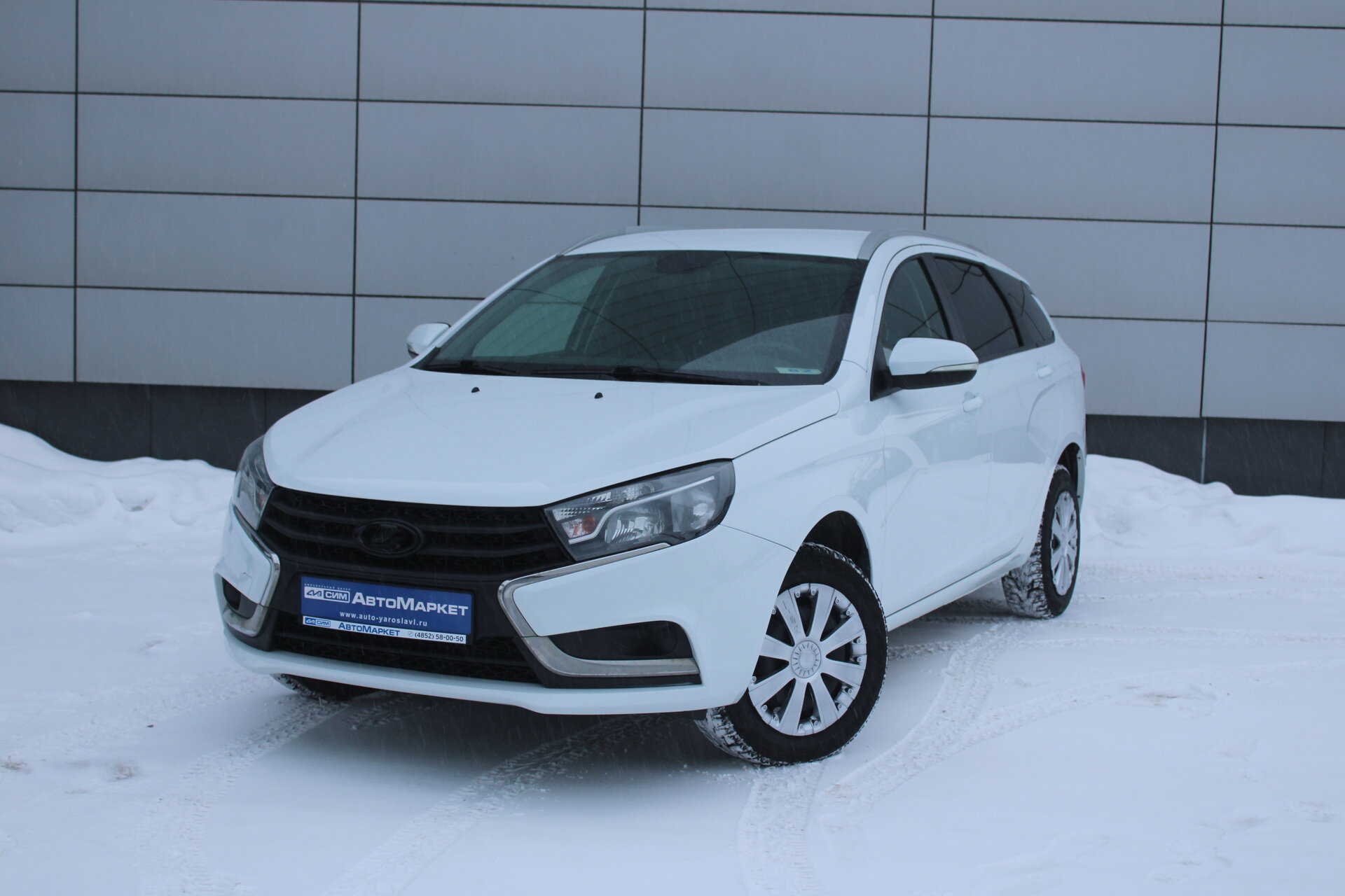 Белый Lada (ВАЗ) Vesta SW 1.6 MT (106 л.с.) 2019