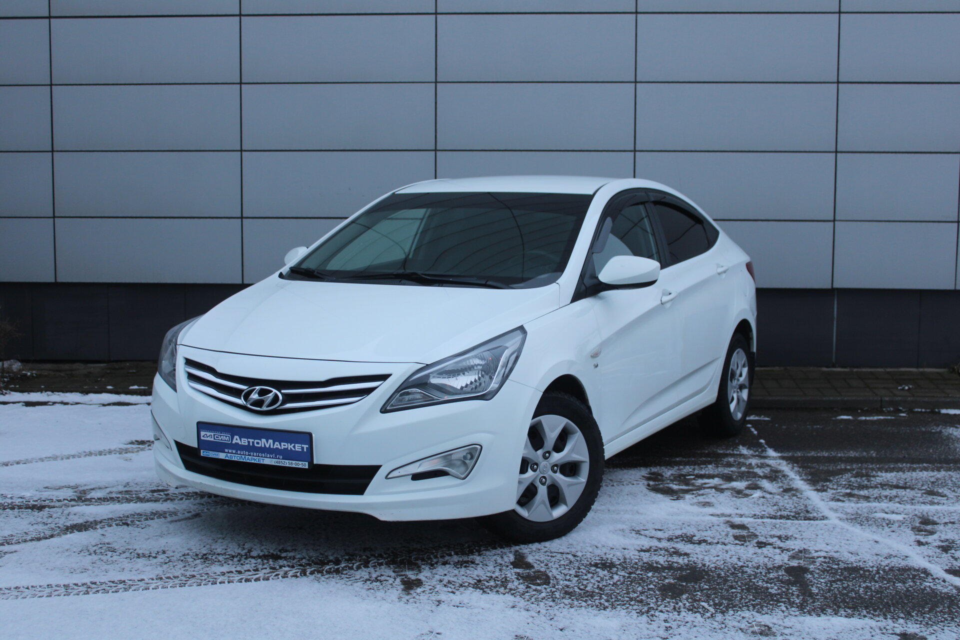 Белый Hyundai Solaris 1.6 MT (123 л.с.) 2016