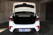 Белый Kia Rio 1.6 AT (123 л.с.) 2019 фото 12