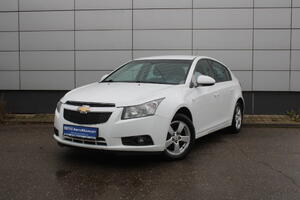 Белый Chevrolet Cruze 1.8 AT (141 л.с.) 2012