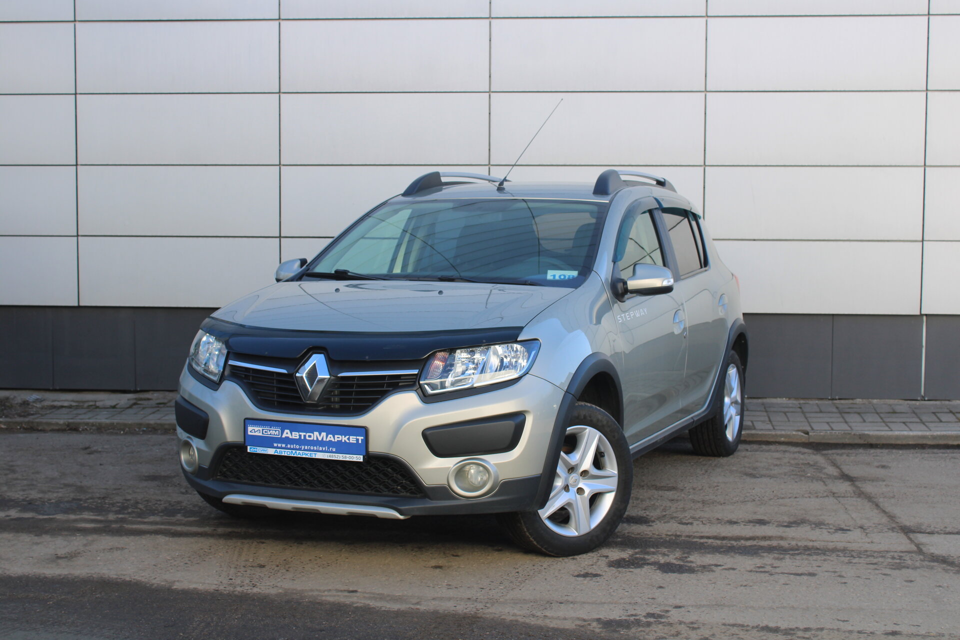Бежевый Renault Sandero Stepway 1.6 MT (82 л.с.) 2018