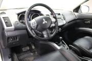 Серебряный Mitsubishi Outlander 2.4 CVT (170 л.с.) 4WD 2011 фото 9