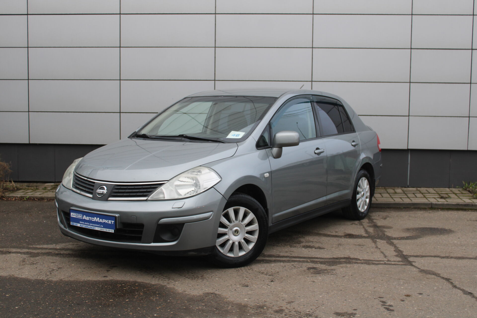 Серый Nissan Tiida 1.6 AT (110 л.с.) 2008