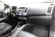 Серебряный Mitsubishi Outlander 2.4 CVT (170 л.с.) 4WD 2011 фото 10