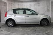 Бежевый Renault Sandero 1.6 MT (103 л.с.) 2010 фото 4