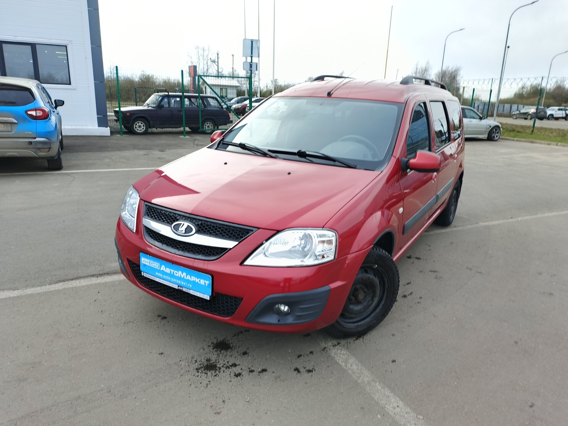 Красный Lada (ВАЗ) Largus 1.6 MT (106 л.с.) 2018