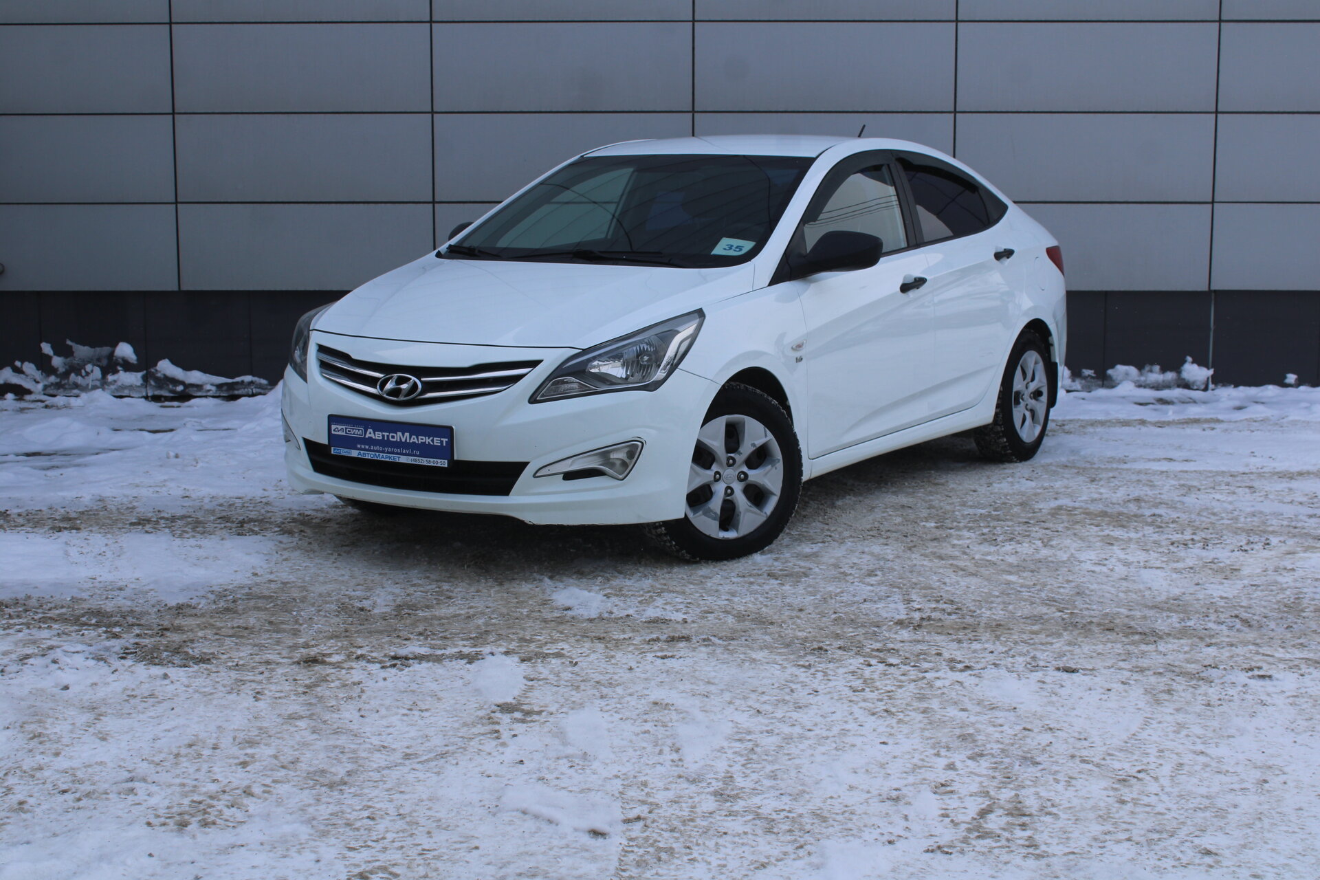 Белый Hyundai Solaris 1.6 MT (123 л.с.) 2015