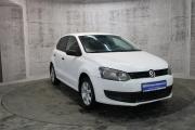 Белый Volkswagen Polo 1.2 MT (70 л.с.) 2009 фото 2