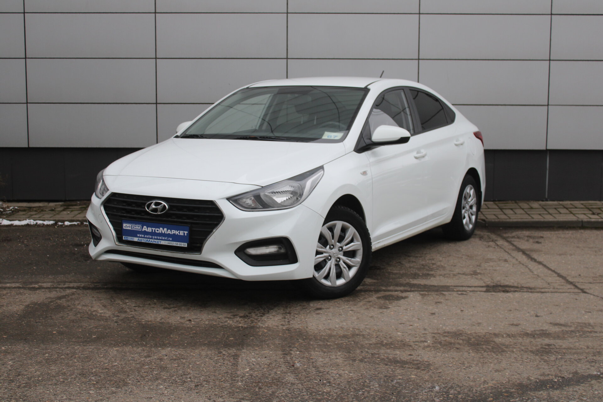 Белый Hyundai Solaris 1.6 AT (123 л.с.) 2017
