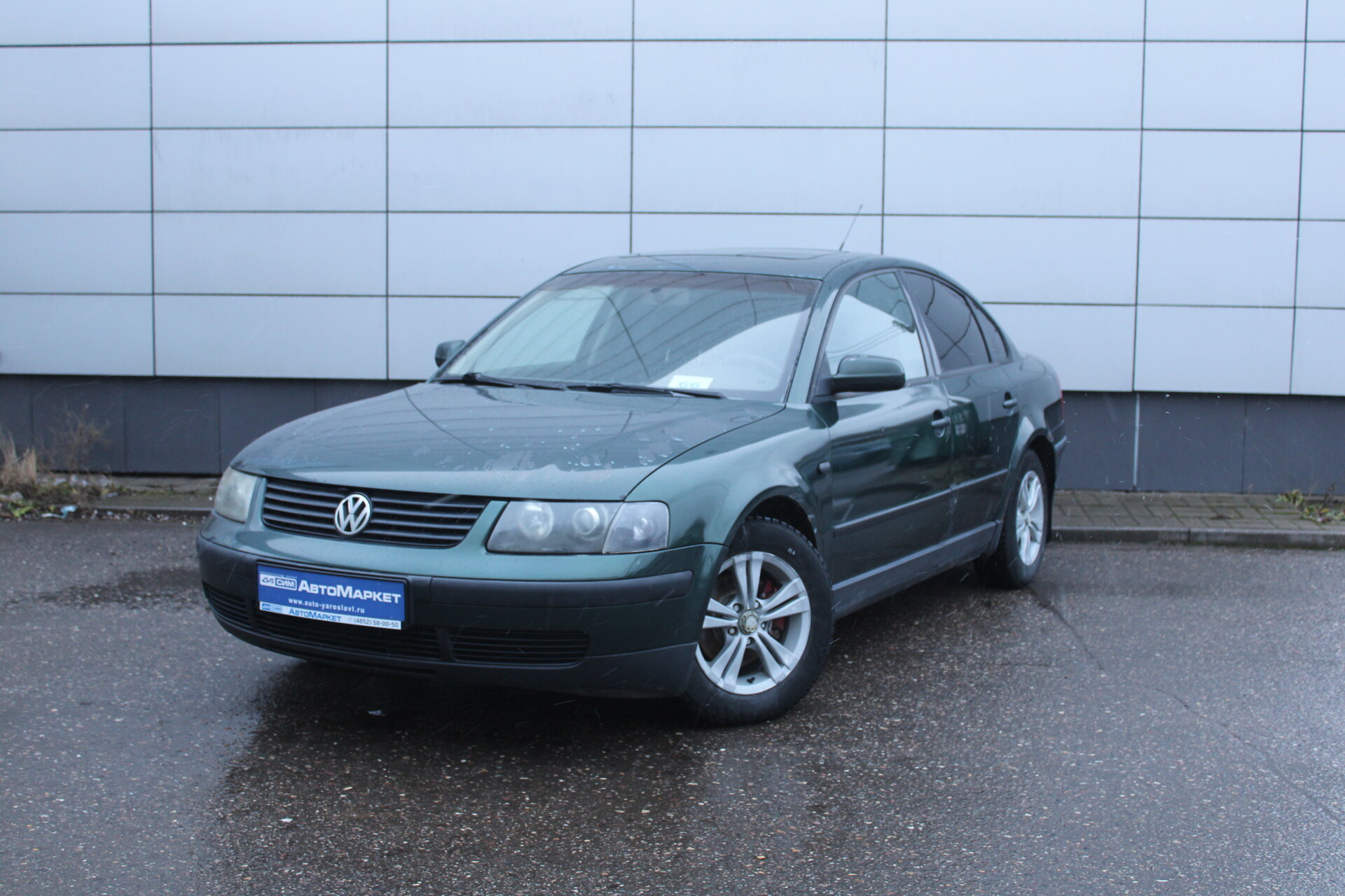 Зеленый Volkswagen Passat 1.6 MT (101 л.с.) 1997