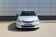Серебряный Hyundai Solaris 1.4 MT (107 л.с.) 2016 фото 1