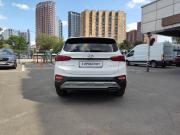 белый Hyundai Santa Fe 2.2d AT (200 л.с.) 4WD 2019 фото 23