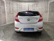 Серебряный Hyundai Solaris 1.6 MT (123 л.с.) 2011 фото 6