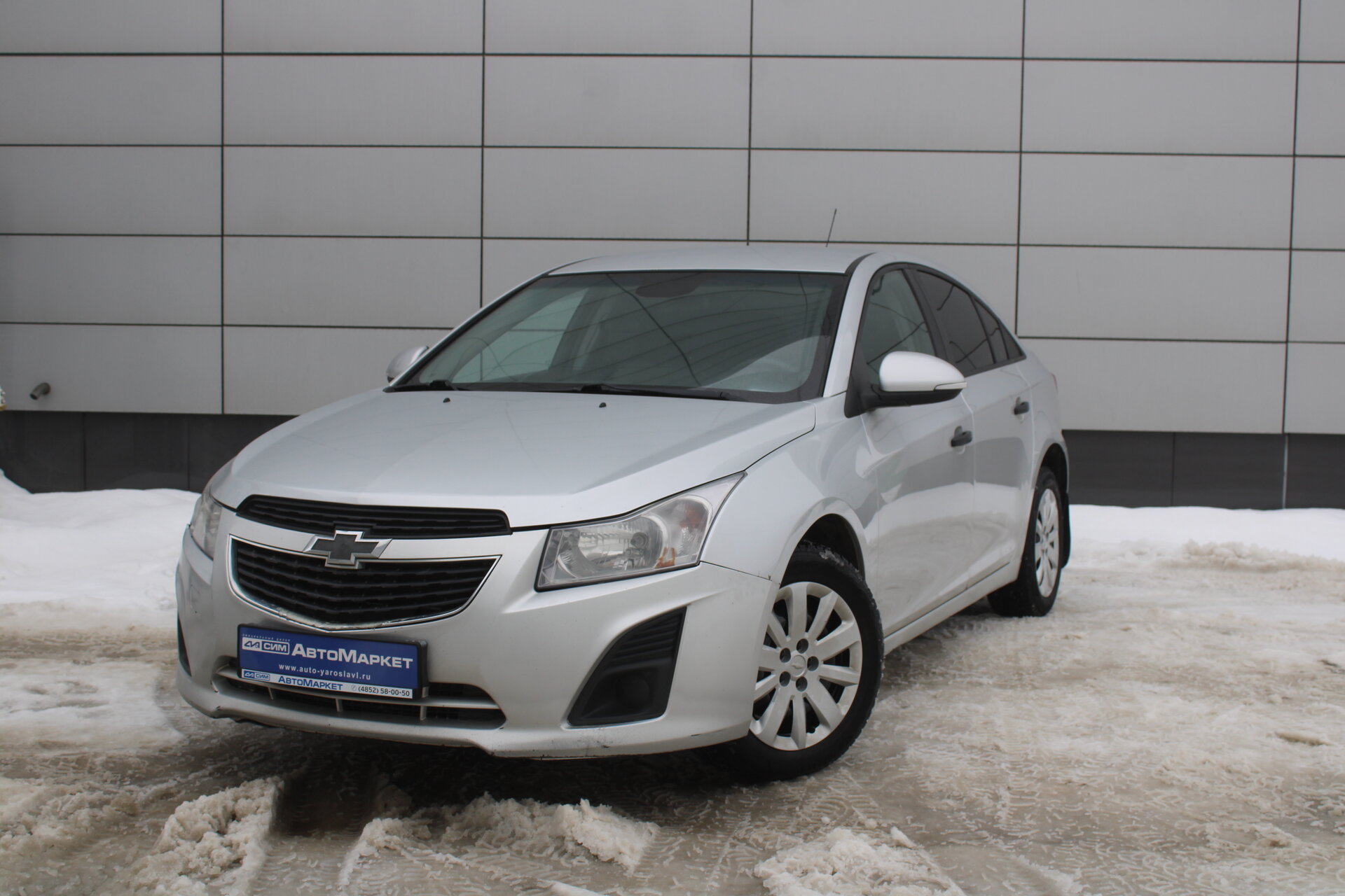 Серебряный Chevrolet Cruze 1.6 AT (109 л.с.) 2014