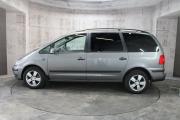 Серый Volkswagen Sharan 2.0d MT (140 л.с.) 2008 фото 3