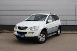 Белый SsangYong Kyron 6-speed 2.0d AT (141 л.с.) 4WD 2012